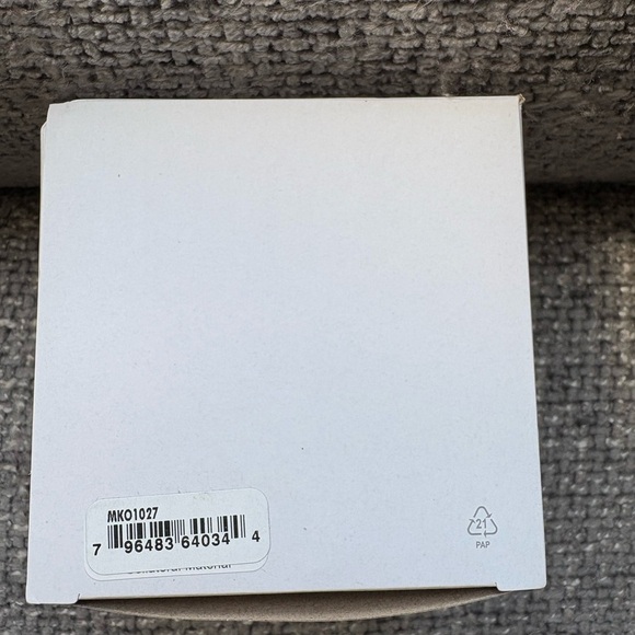 Brand New authentic & Sealed Michael Kors Leather Watch with tag on and box ! - Picture 10 of 10